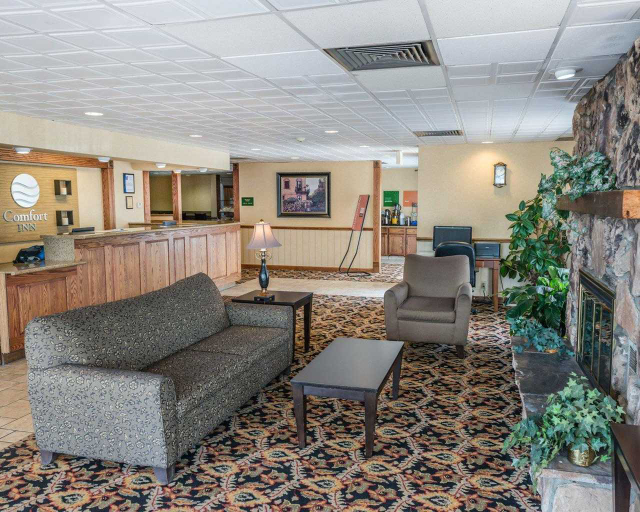 Public Area 2, Rodeway Inn Mercer I-80, Mercer