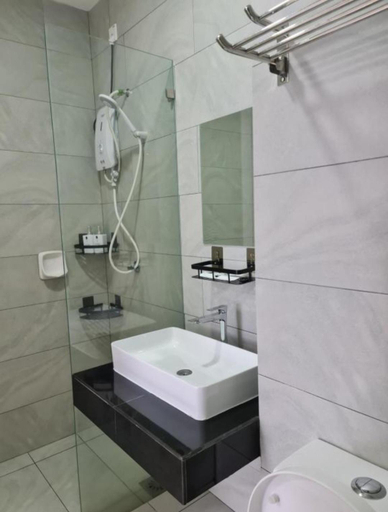 Bathroom 4, Sky Tree Studio apartment Bukit Indah with Netflix, Johor Bahru