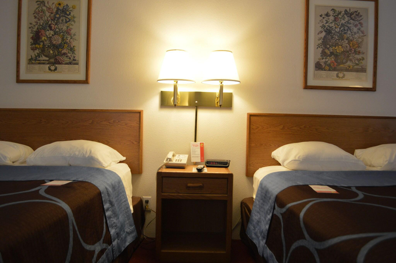 Bedroom 3, Super 8 by Wyndham Park Rapids, Hubbard