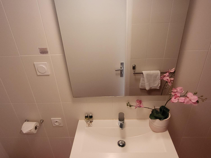 Bathroom 3, hotel TY RU, Finistère