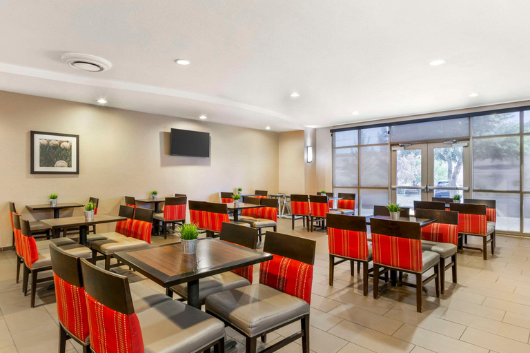 Food & Drinks 5, Comfort Suites Glendale - State Farm Stadium Area, Maricopa