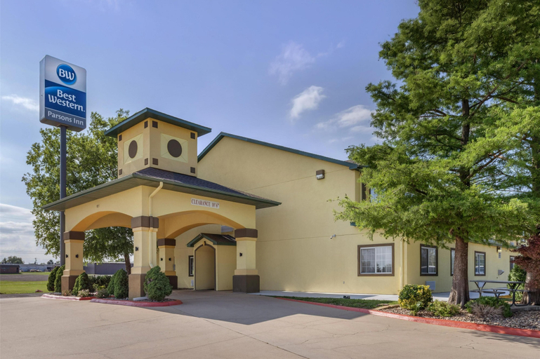 Exterior & Views 2, Best Western Parsons Inn, Labette