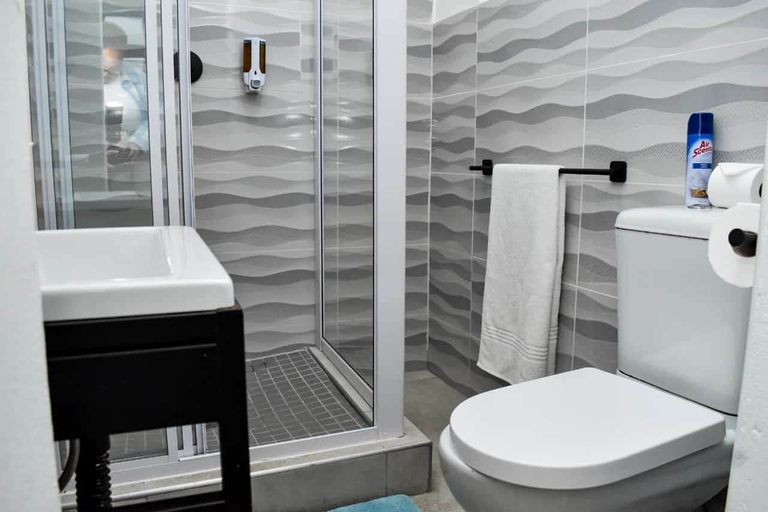 Bathroom 5, Thamani Guesthouse, West Rand