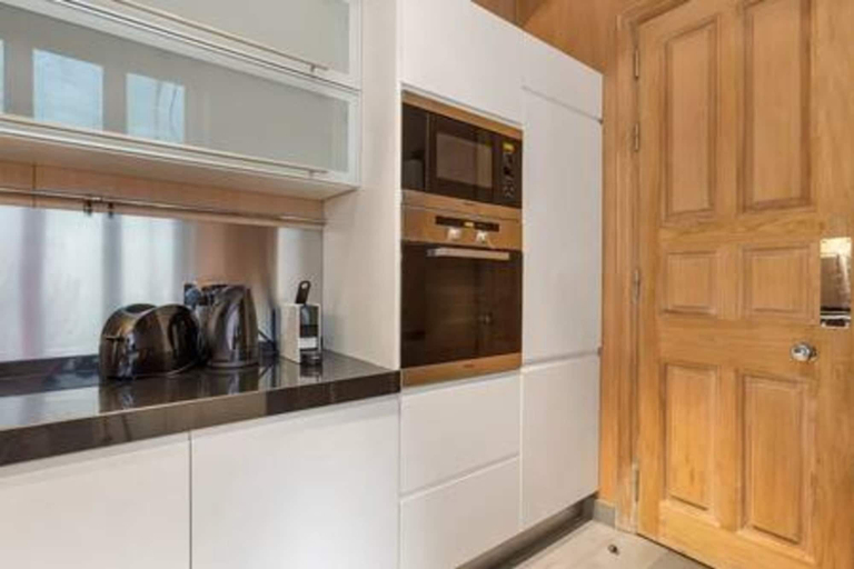 Room 4, 3-bdr Magnificent Harrods Knightsbridge Apartment, London