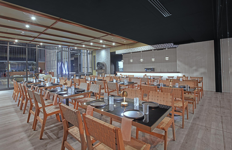 Food & Drinks 4, Oakwood Makati Avenue, Makati City