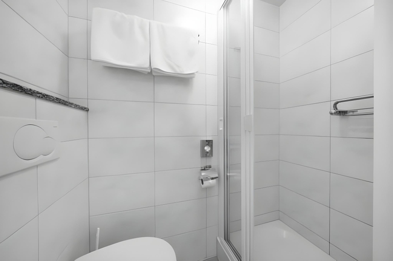 Bathroom 4, Hotel Derby Action & Relax Hub, Interlaken