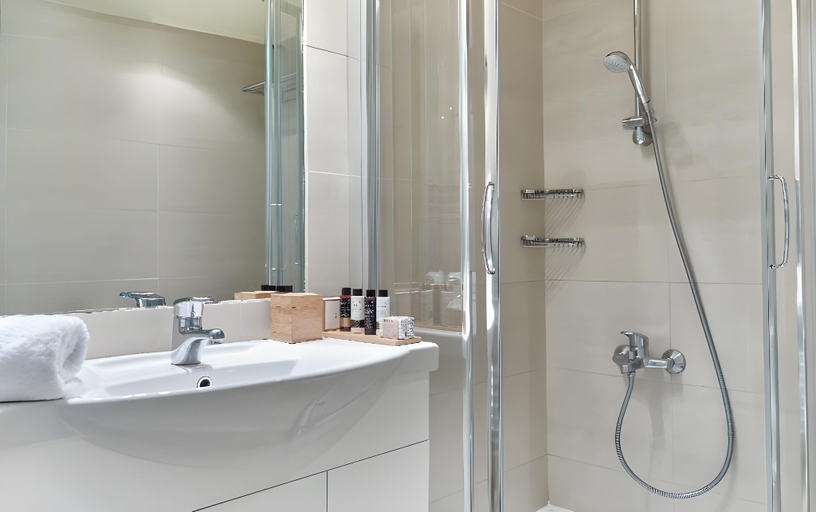 Bathroom 5, Blazer Suites Hotel, Attica