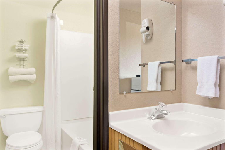 Bathroom 4, Super 8 by Wyndham Spokane/West, Spokane