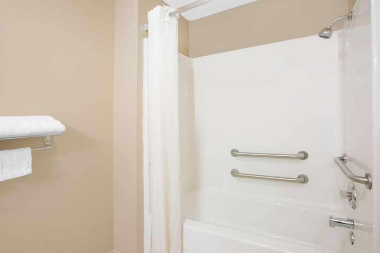 Bathroom 4, Super 8 by Wyndham Talladega AL, Talladega