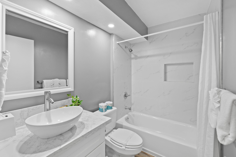 Bathroom 3, Ilikai Marina Studios by Midway Vacations, Honolulu