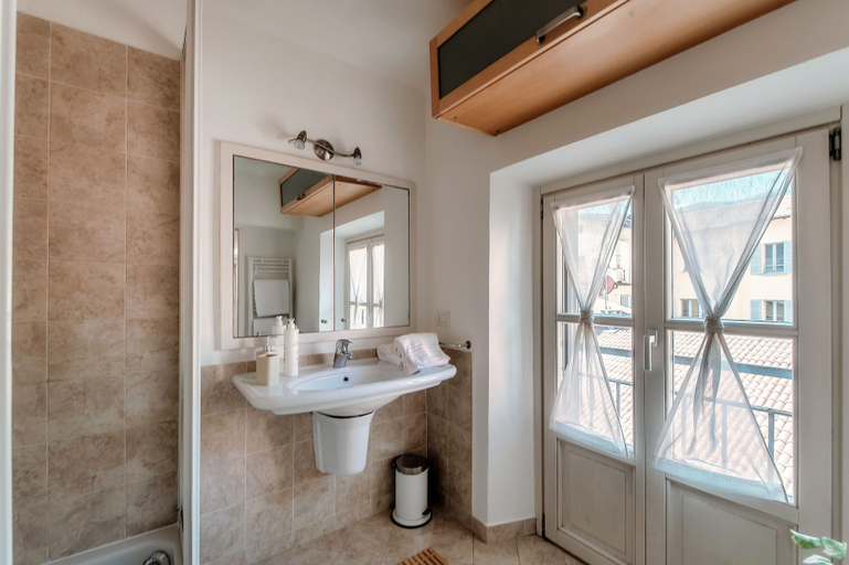 Bathroom 2, Flipping Flat, Como