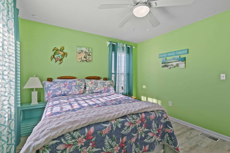 Room 5, Two 2br Condos Walk to Beach Hangout, Baldwin