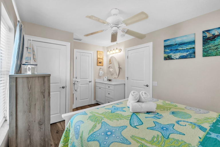 Bedroom 2, Shady Mango 2 Bedroom Home by RedAwning, Manatee