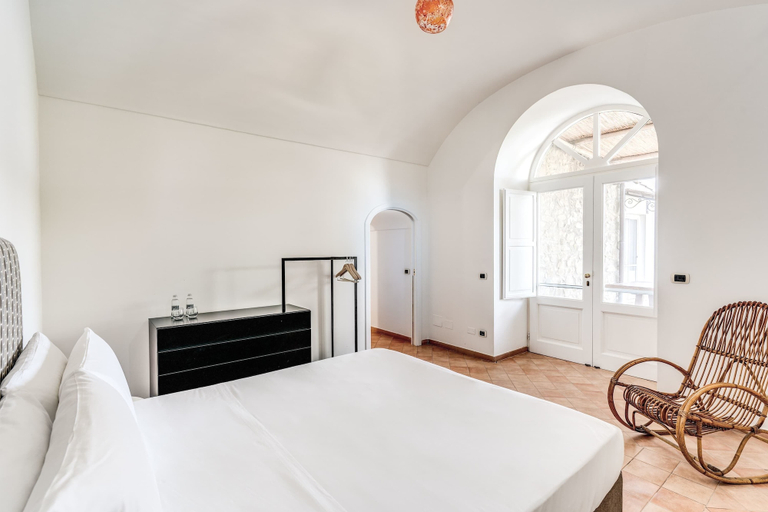 Room 4, Giulia 3 Villa Apartment Shared Pool Sea Views, Napoli
