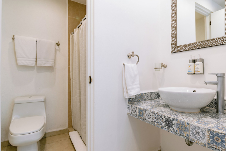 Bathroom 4, Hotel La Estacion, Allende