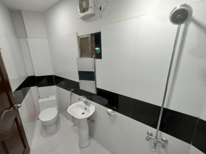 Bathroom 4, The Pearl Inn Hotel, Lahore