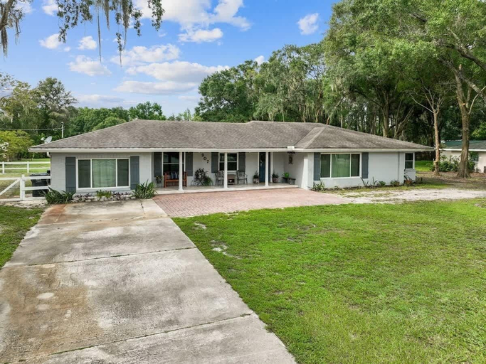 Exterior & Views 2, Spacious 4 Bedroom Entire Home, Tampa, Fire Pit, Hillsborough