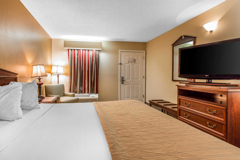 Bedroom 3, Quality Inn Thomaston, Upson