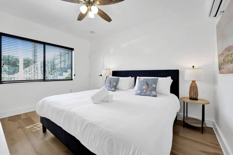 Room 4, Waves On Walnut 2-beach Access, Broward