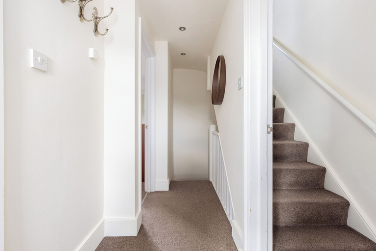 Others 3, Stylish Flat in Wandsworth, London