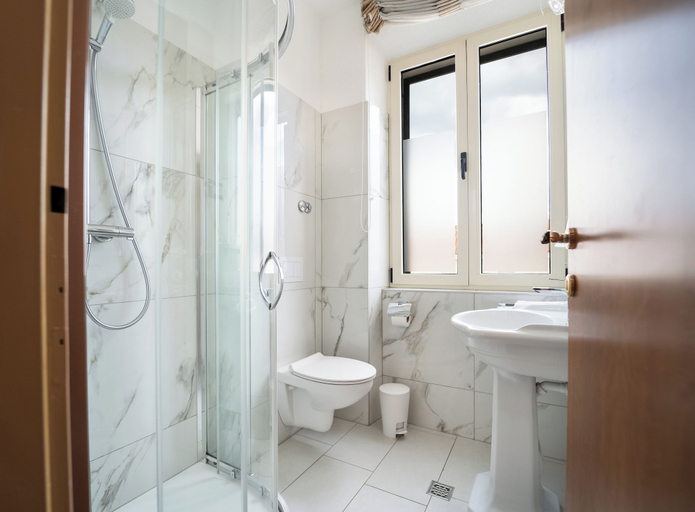 Bathroom 3, Hotel Peristil, Split
