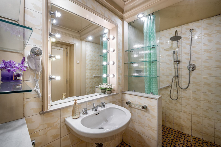 Bathroom 4, florence ventuno, Florence