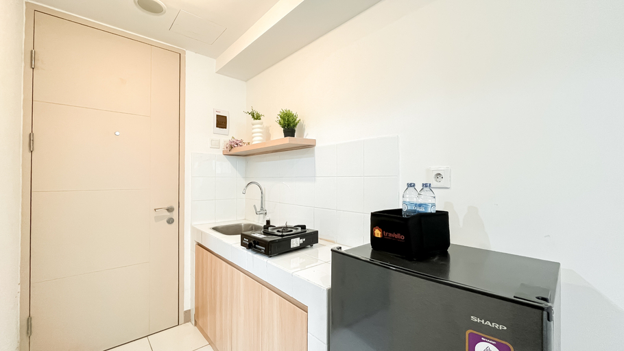 Others 4, Soft Industrial Look at Tokyo Riverside PIK 2 Apartment By Travelio, Tangerang