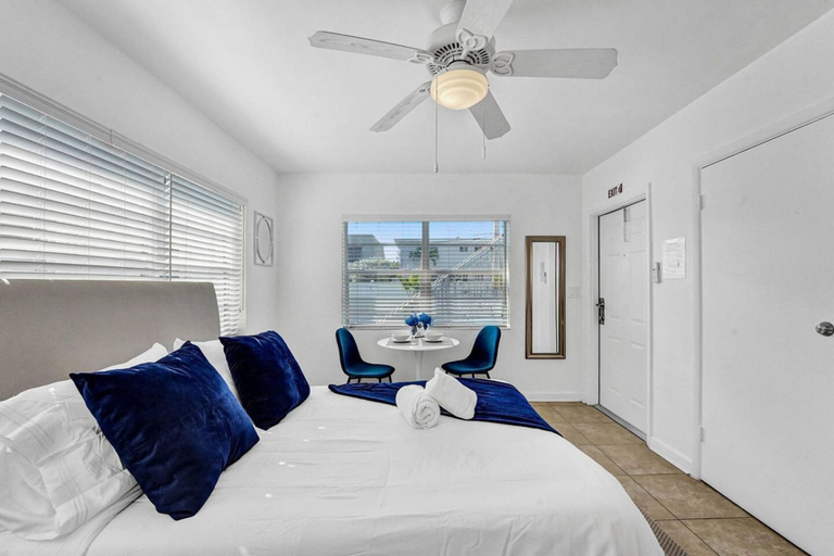 Room 5, Waves on Desoto Beautiful Studio 5, Broward