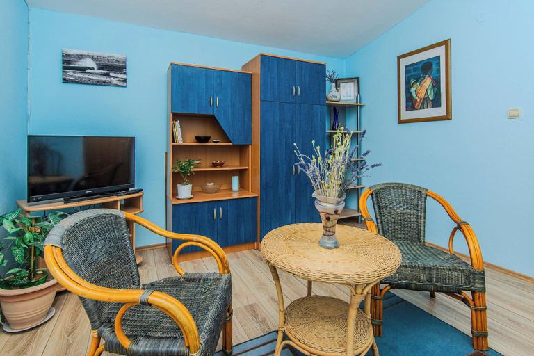 Others 5, Apartment Semak, Vir