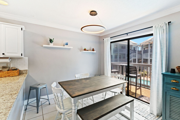 Room 2, 2BR Condo Beach Access Pool and Walk to Hangout, Baldwin