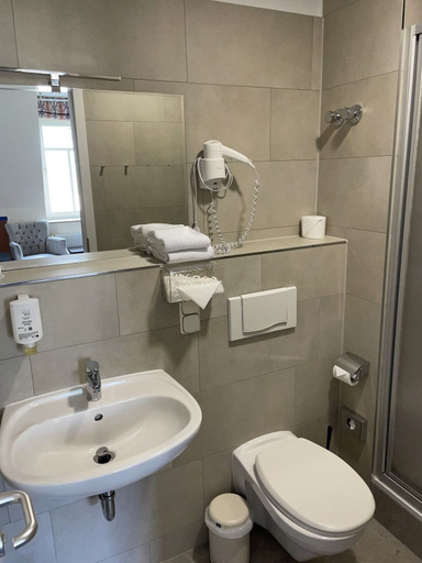 Bathroom 5, Amadeus Hotel Dresden, Dresden