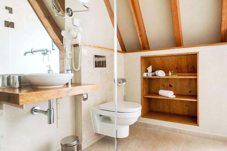 Bathroom 3, Landhotel Lammershof, Bergstraße