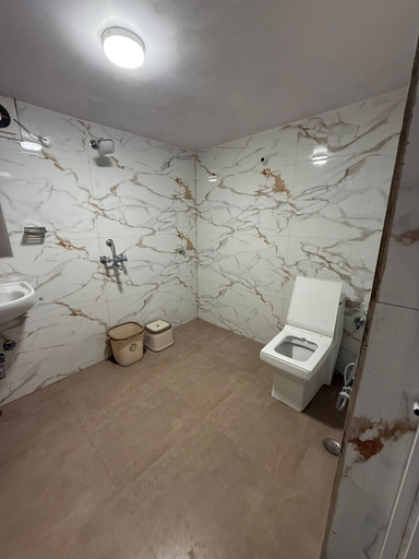Bathroom 4, Char Dham Palace, Varanasi