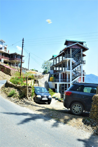Exterior & Views