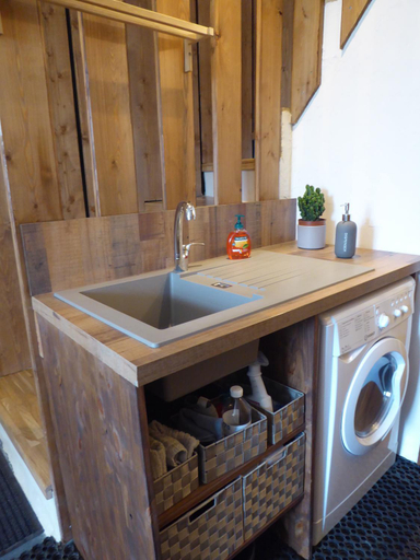Bathroom 4, Ferme de la grande Moucherolle, Isère