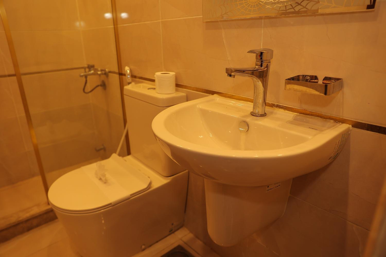 Bathroom 2, Town Hotel Cairo, Qasr an-Nil