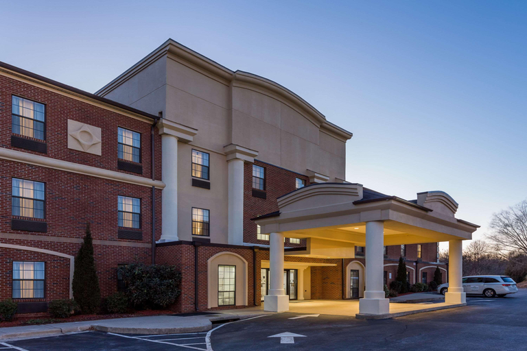Exterior & Views