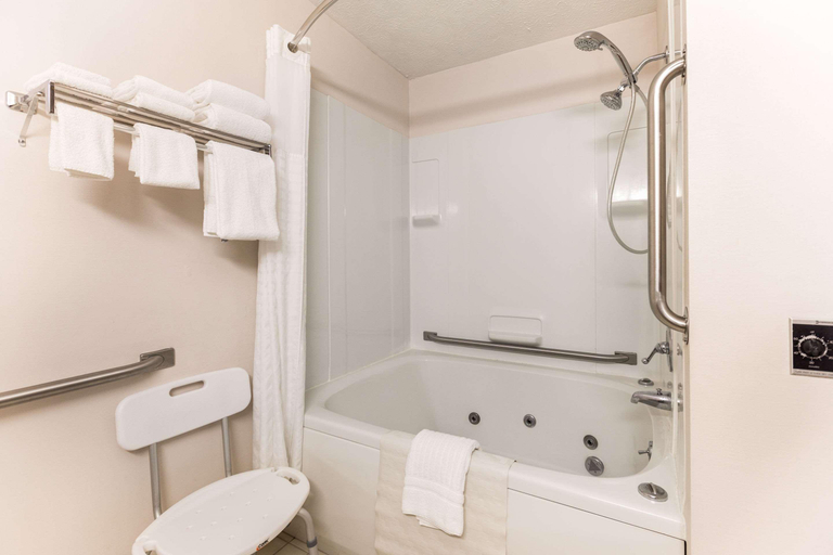 Bathroom 4, City Express by Marriott Petoskey Harbor Springs, Emmet