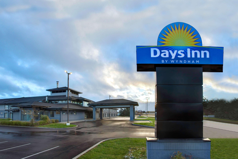 Exterior & Views 2, Days Inn by Wyndham Barrie, Simcoe