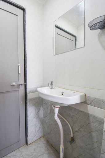 Bathroom 3, Fabhotel Keshava executive - Nr Mahadji Shinde chhatri, Pune