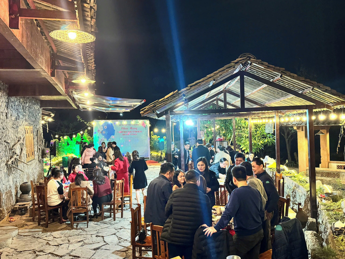 Food & Drinks 2, Tay's Home Khuoi Ky - Ban Gioc Falls, Trùng Khánh