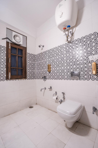 Bathroom 2, THE SUNSET ABODE SHIMLA 4BR WITH VALLEY VIEWS, Shimla