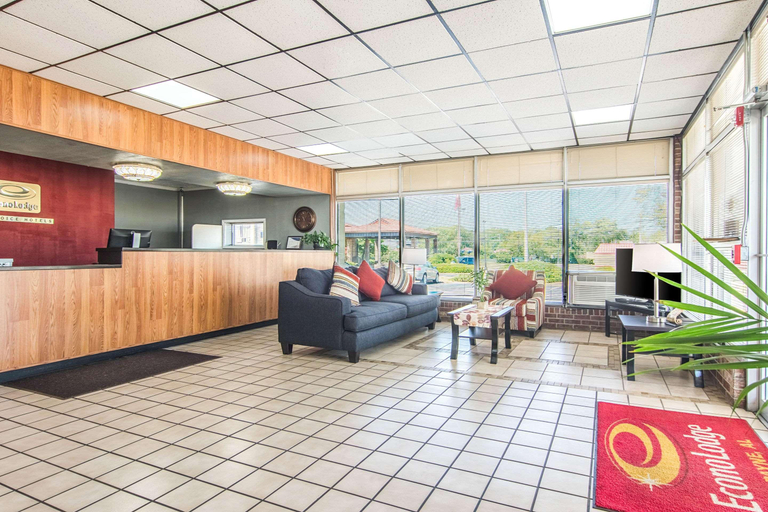 Public Area 3, Econo Lodge, De Kalb