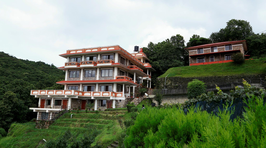 Exterior & Views