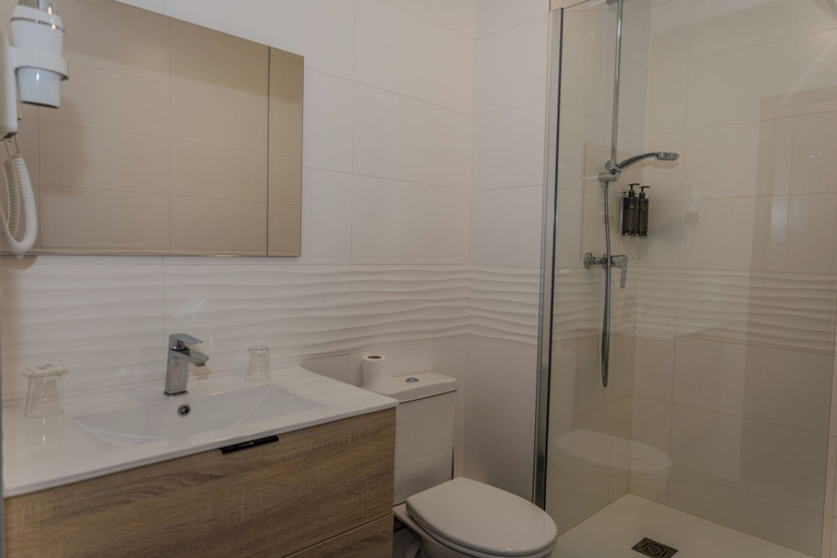 Bathroom, Hôtel de la Marine, Calvados