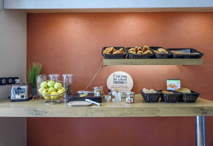 Food & Drinks 5, B&B HOTEL Nîmes Caissargues, Gard
