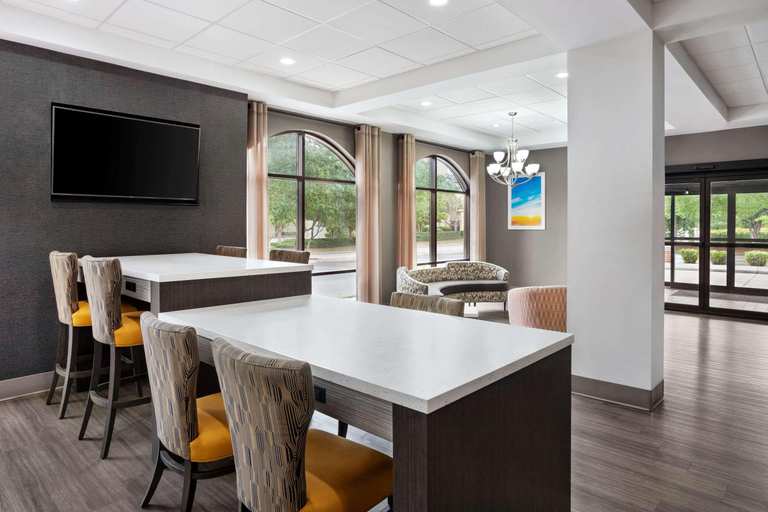 Public Area 2, Days Inn & Suites by Wyndham Murfreesboro I-24 East, Rutherford