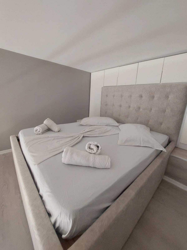 Bedroom 3, Velmar Hotel, Kavajës