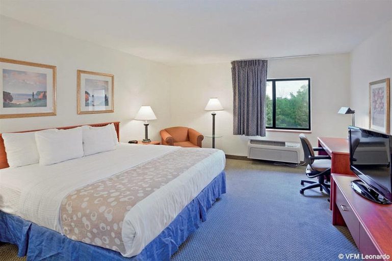 Bedroom 4, Quality Inn & Suites Warren - Detroit, Macomb