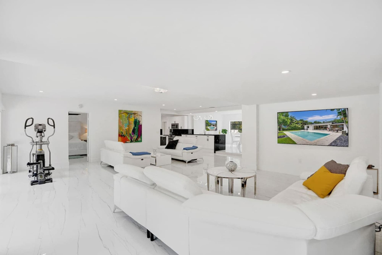 Room 3, Hibiscus House in Fort Lauderdale, Broward